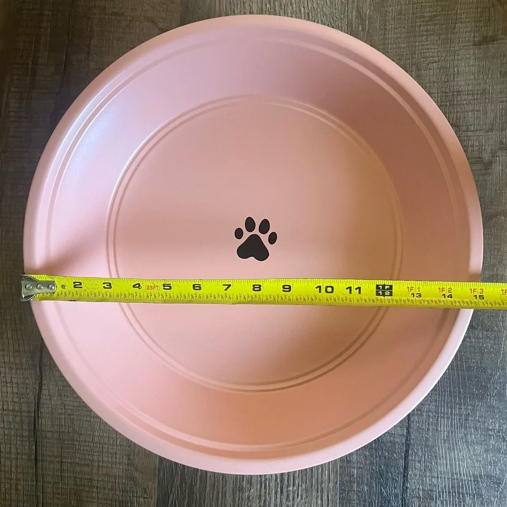 Elevated stainless steel 18-Cup Pet water/food Bowl-Peach with Black Stand. NWT.